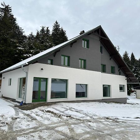 Madarasi Sportbazis Hotel Capilnita Buitenkant foto