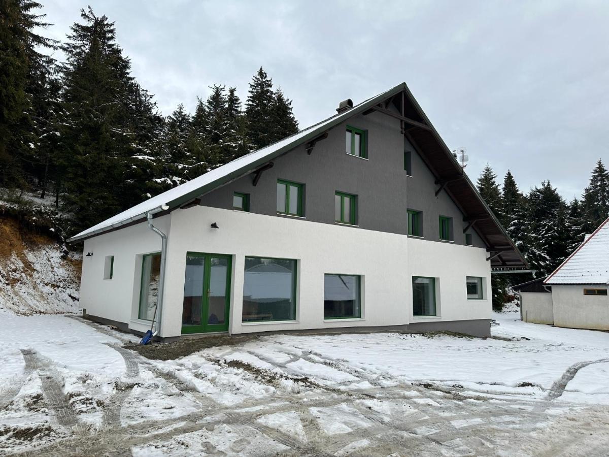 Madarasi Sportbazis Hotel Capilnita Buitenkant foto