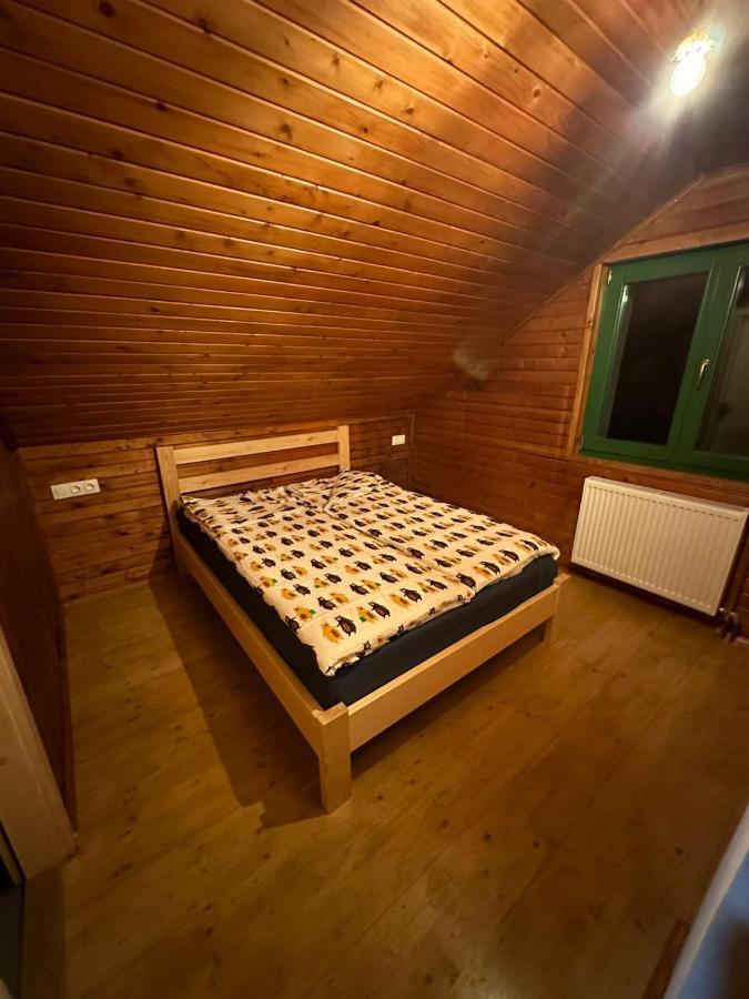 Madarasi Sportbazis Hotel Capilnita Buitenkant foto
