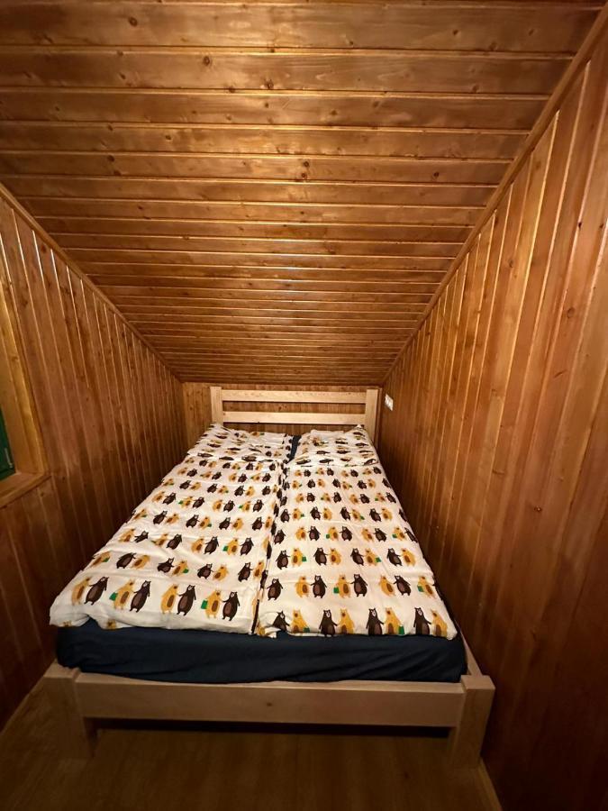Madarasi Sportbazis Hotel Capilnita Buitenkant foto