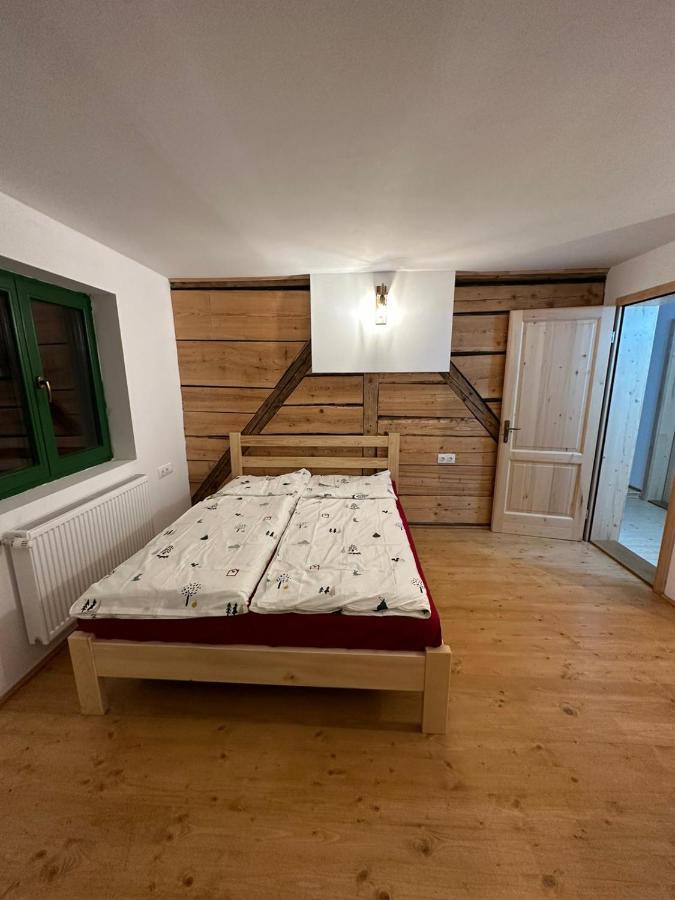 Madarasi Sportbazis Hotel Capilnita Buitenkant foto