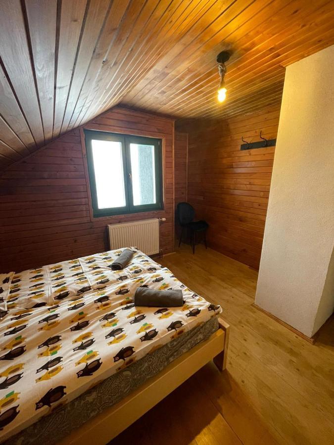 Madarasi Sportbazis Hotel Capilnita Buitenkant foto