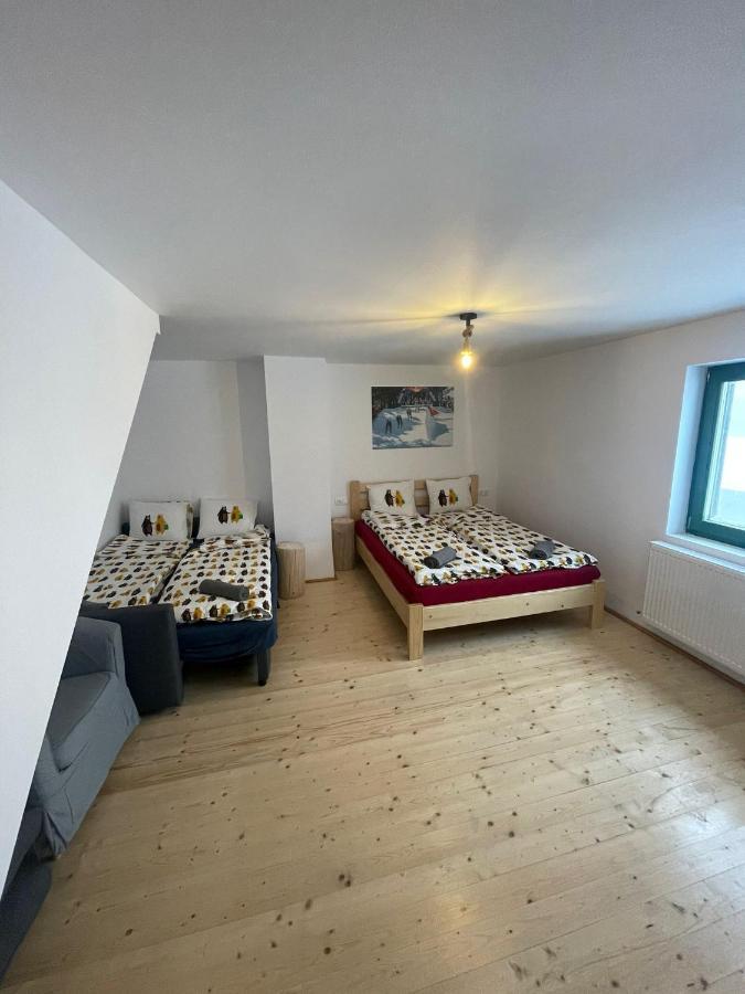 Madarasi Sportbazis Hotel Capilnita Buitenkant foto