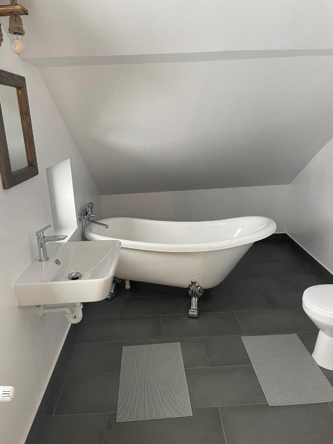Madarasi Sportbazis Hotel Capilnita Buitenkant foto