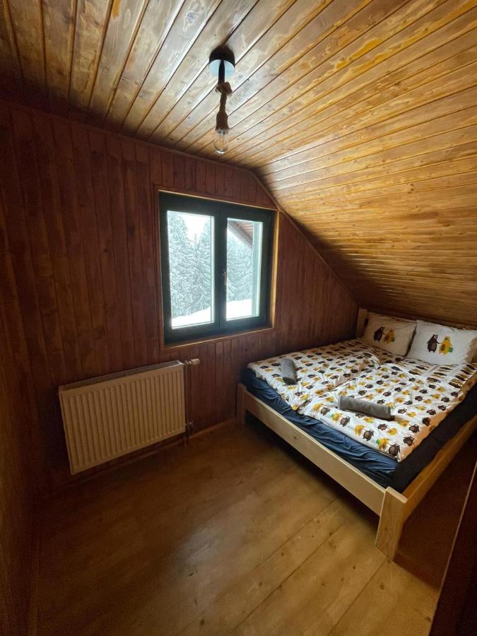 Madarasi Sportbazis Hotel Capilnita Buitenkant foto