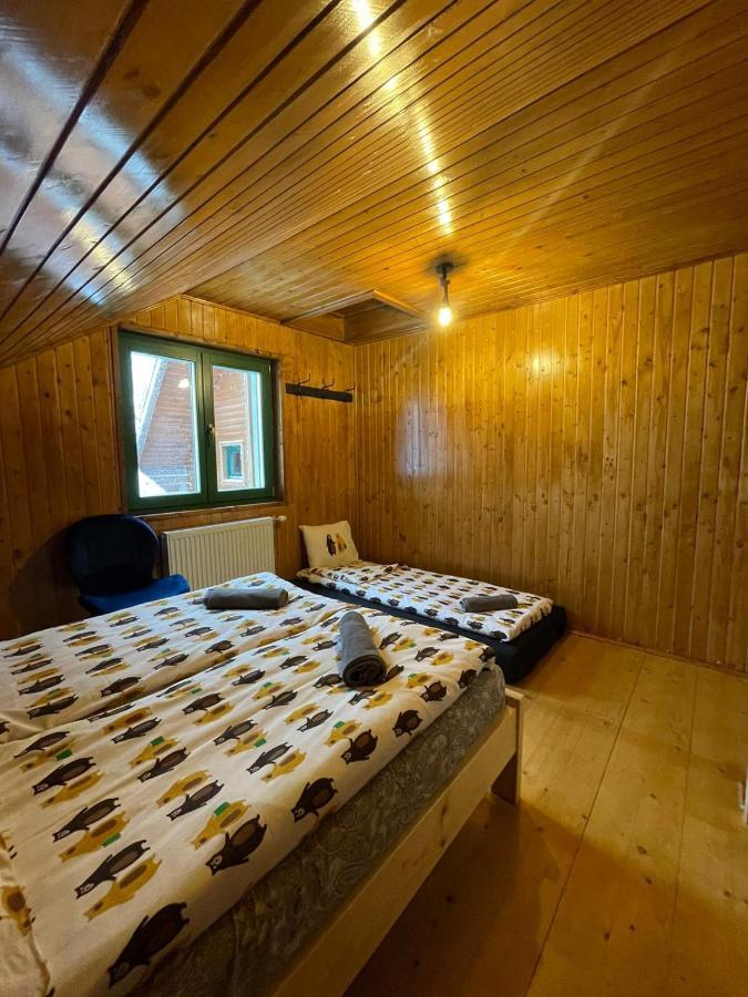 Madarasi Sportbazis Hotel Capilnita Buitenkant foto