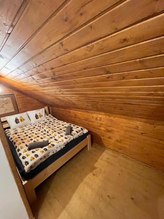 Madarasi Sportbazis Hotel Capilnita Buitenkant foto