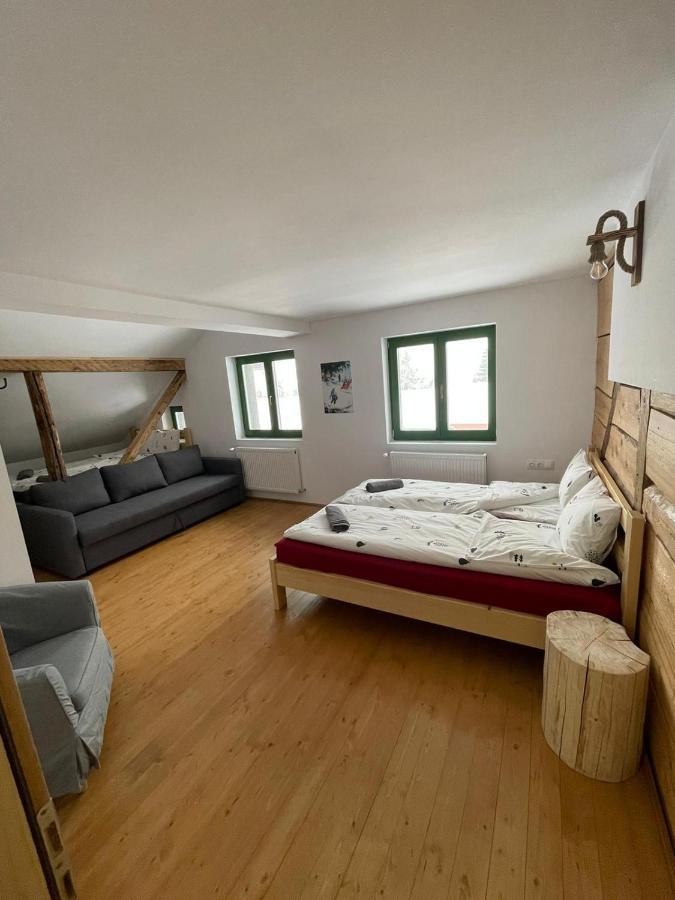 Madarasi Sportbazis Hotel Capilnita Buitenkant foto