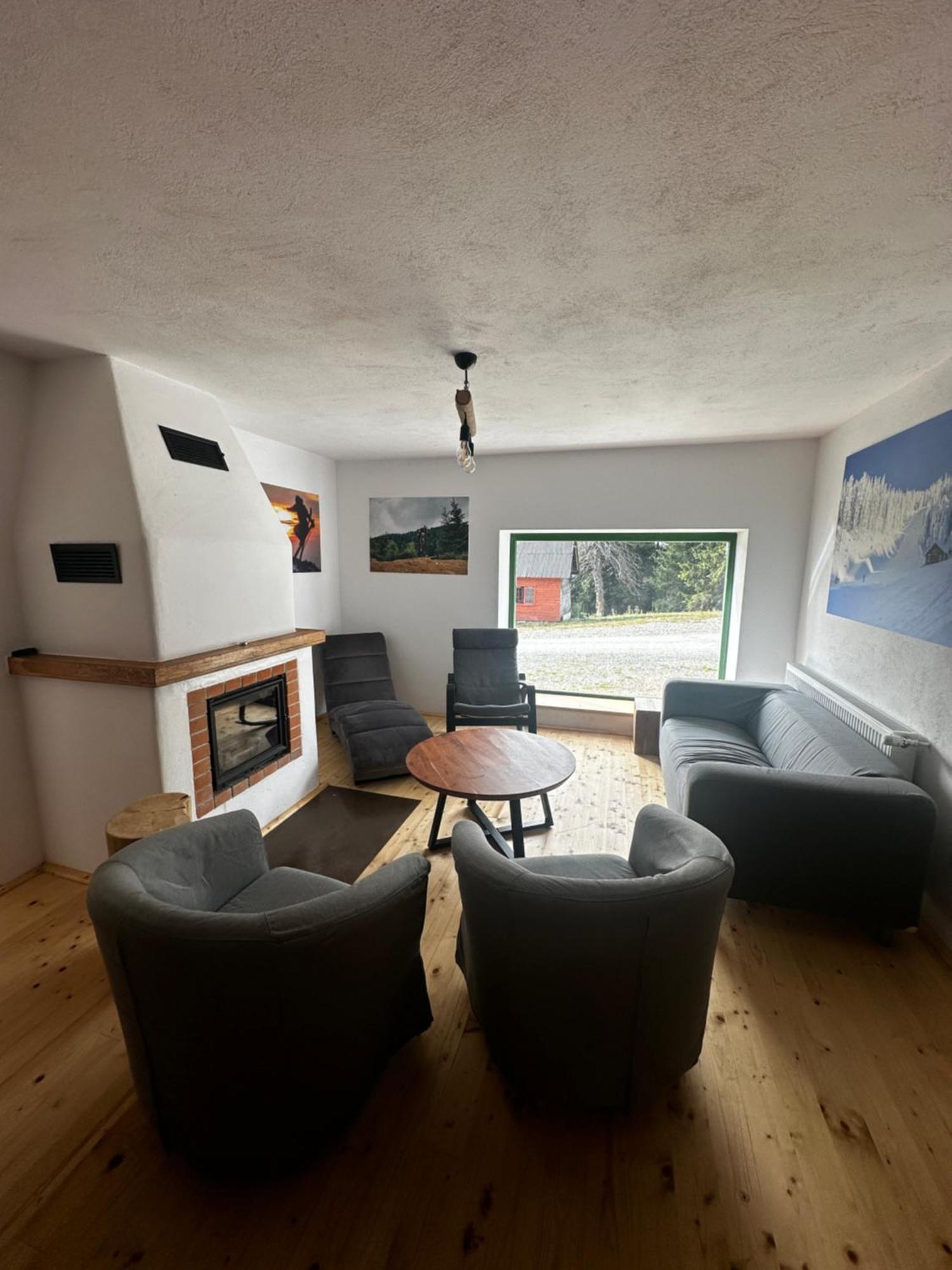 Madarasi Sportbazis Hotel Capilnita Buitenkant foto
