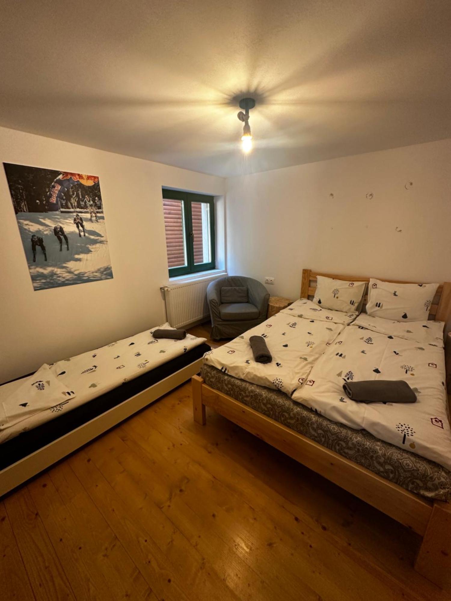 Madarasi Sportbazis Hotel Capilnita Buitenkant foto